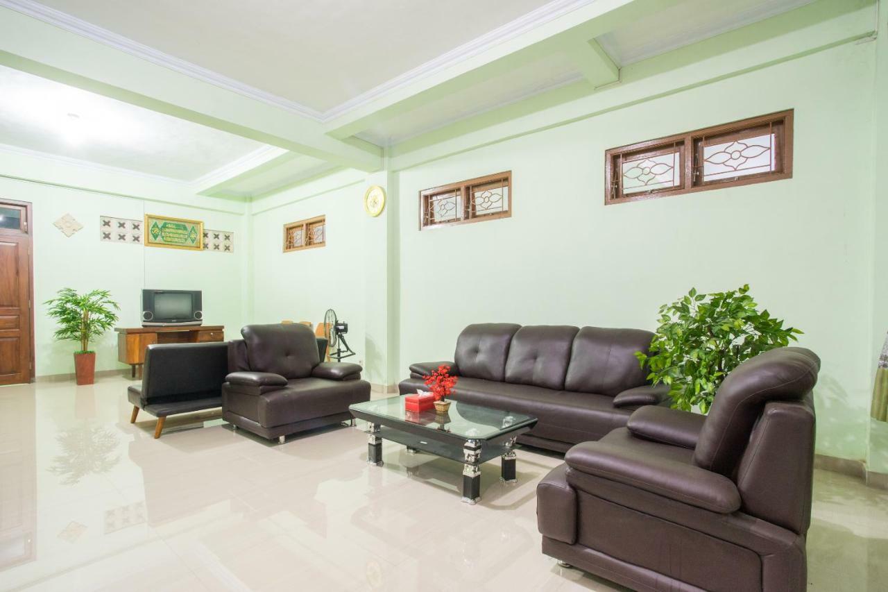 Oyo 1419 Rhona Guest House Syariah Yogyakarta Exterior foto